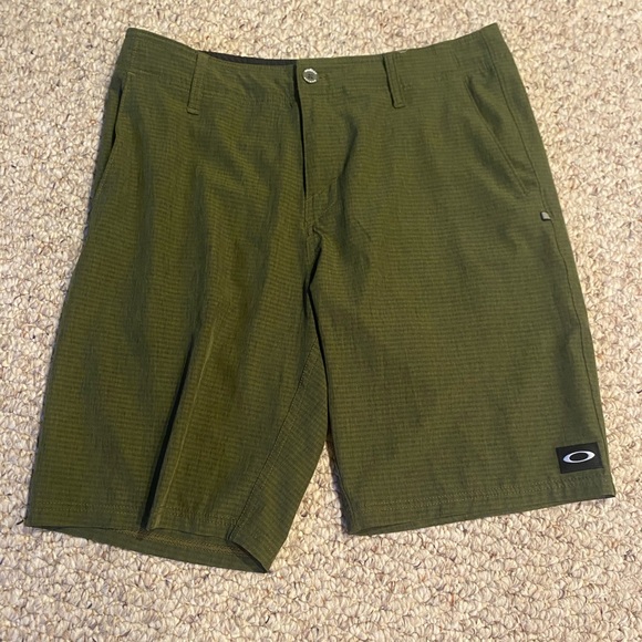 Oakley Men’s Hazel Green Shorts Size 32 - Picture 1 of 3